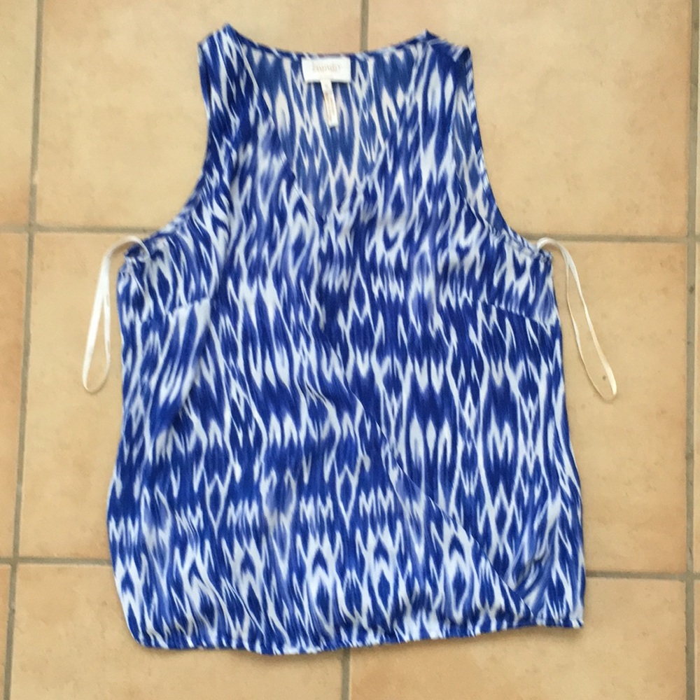 Laundry by Shelli Segal blue and white blouse